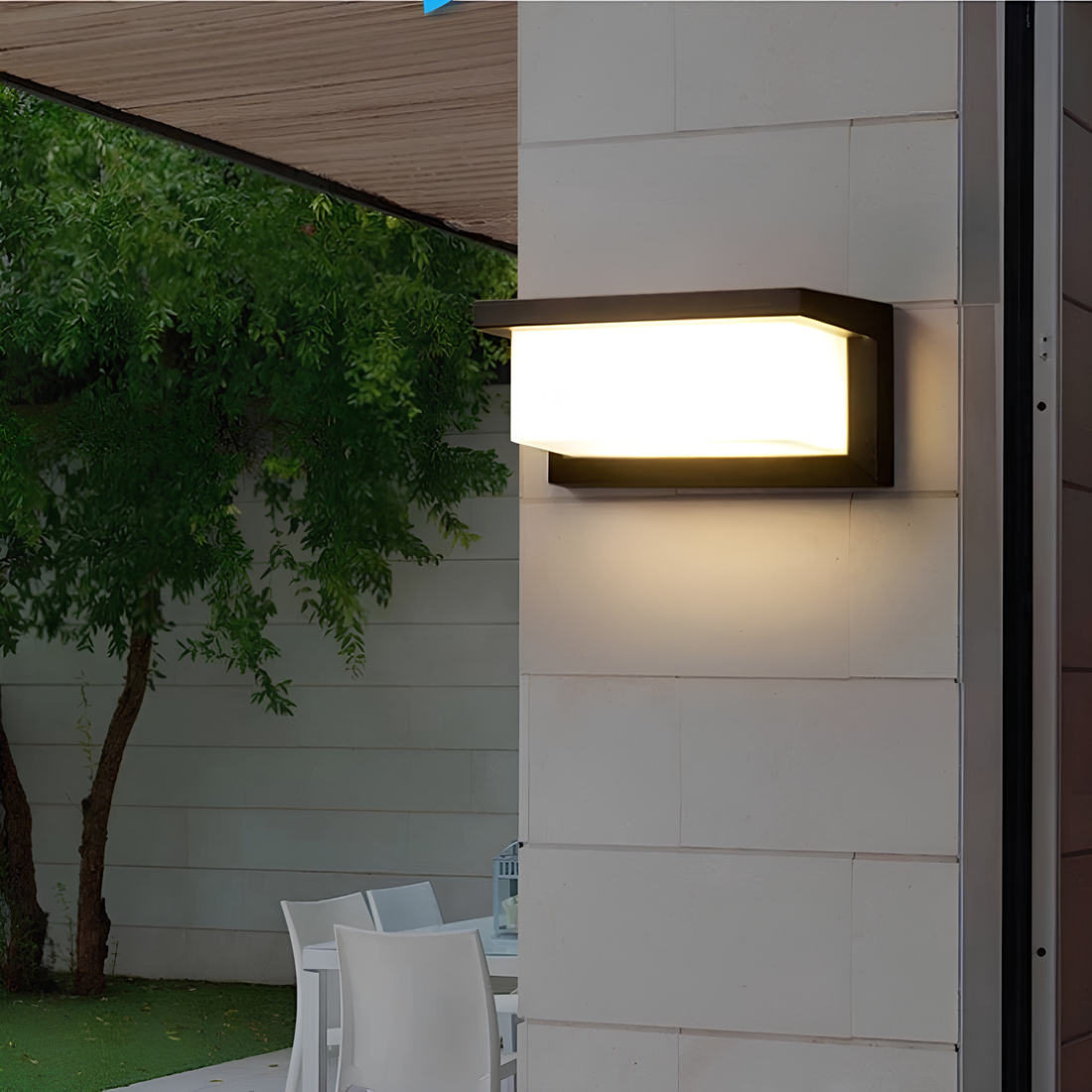 LuminEdge – Sleek Outdoor Wall Lamp